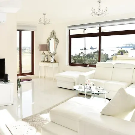Seagull Penthouse דירה