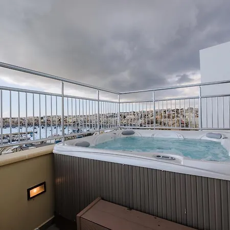 Seagull Penthouse דירה